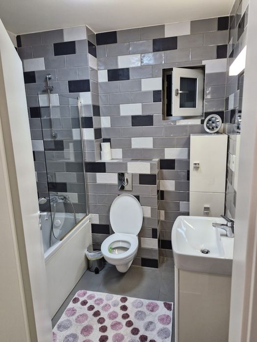 De inchiriat apartament cu 3 camere pe Aradului