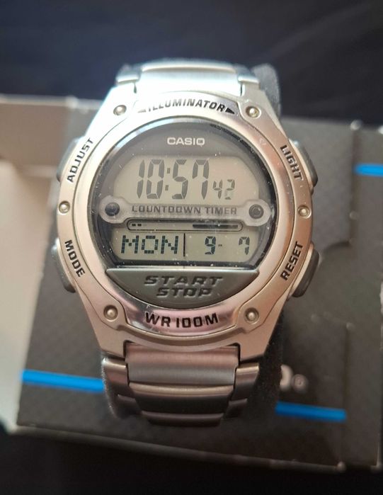 Продавам смарт часовник Huawei Watch GT2 46mm и обикновен часовник Casio W-756D