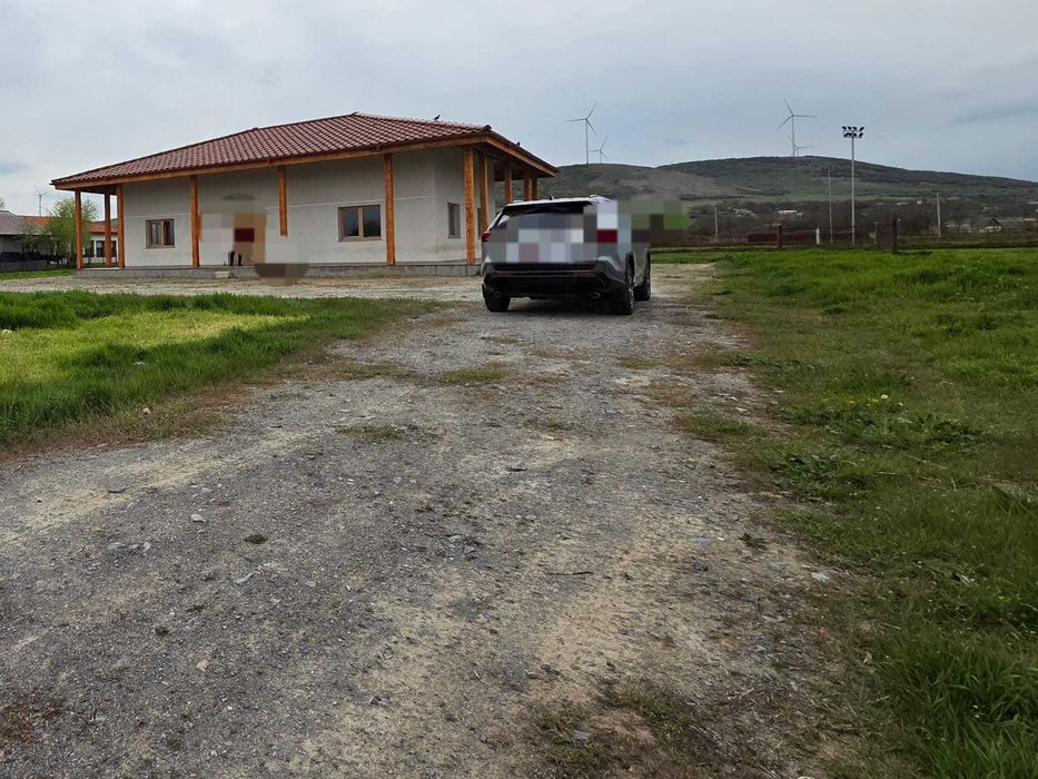 Casa noua 100 mp utili, in centru Agighiol, cu teren 1400 mp, apa, canalizare, racord electric trifazic (TVA deductibil integral !)