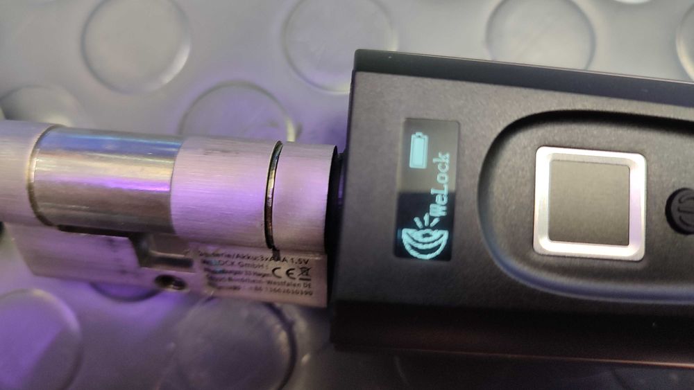 Умна ключалка с пръстов отпечатък