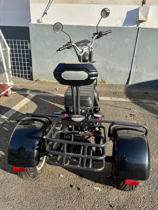 Vând scuter electric cu 3 roți