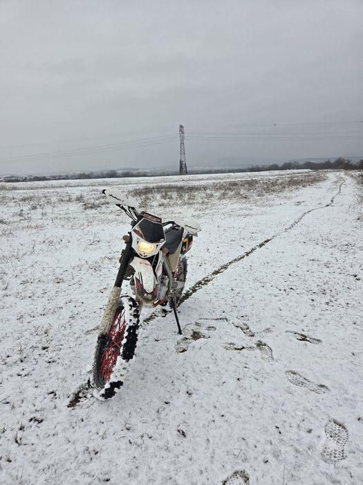 Vând sau schimb enduro AJP 240