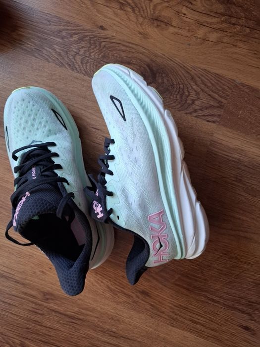 HOKA Clifton 9 маратонки 39 номер.