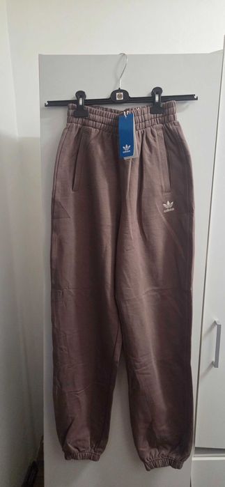 Pantaloni de trening pemtru femei Adidas,originali,marimea Xxs,maro,nou,cu eticheta