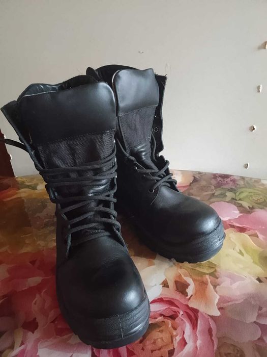 Продам кожаные берцы