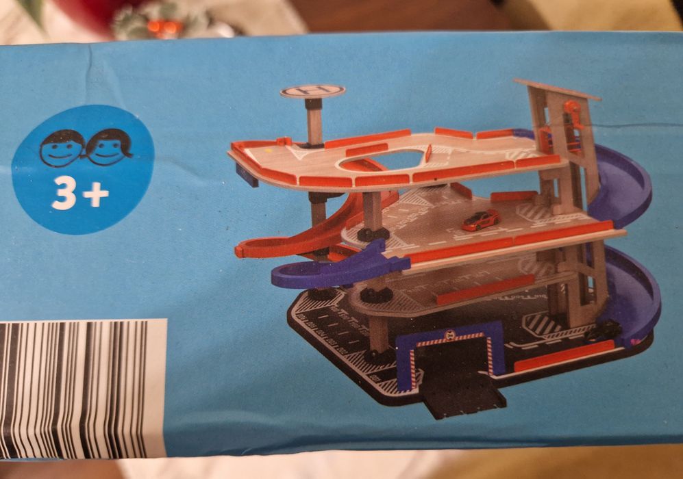 Детска игра писта, гараж, паркинг