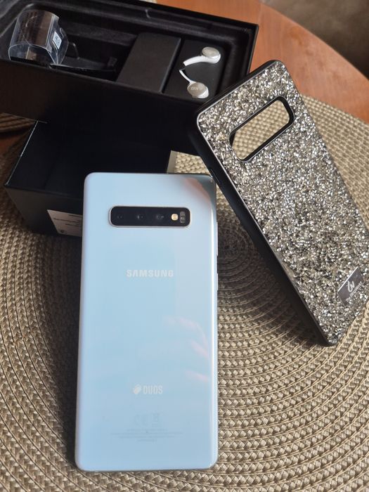 Телефон Samsung galaxy S10+