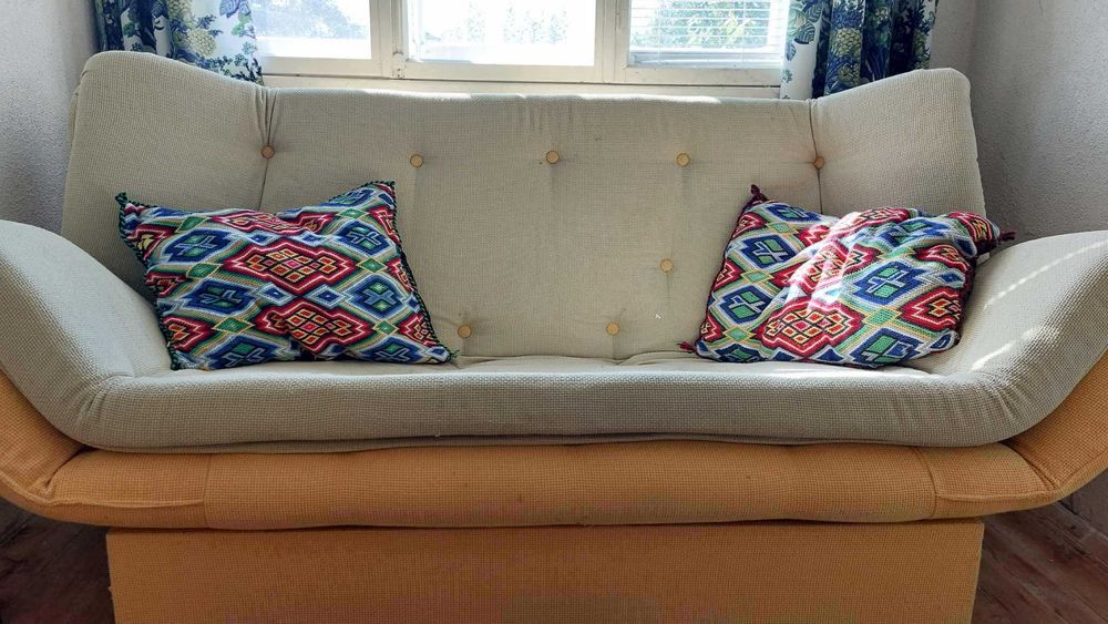 Диван и две кресла