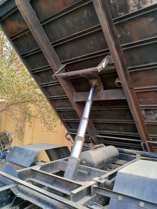 Грузовой самосвал Зил 130