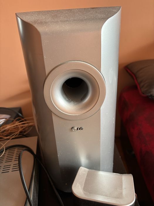 Домашно кино LG с 5 колони и субуфер