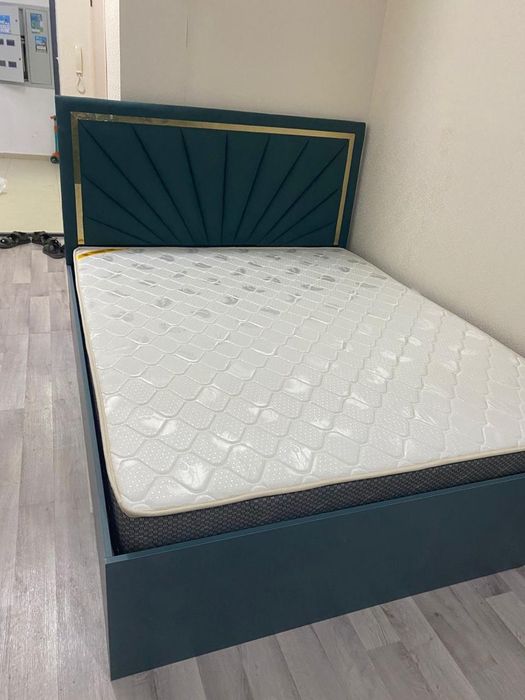 Продаётся кровать новая,матрас дорогой)