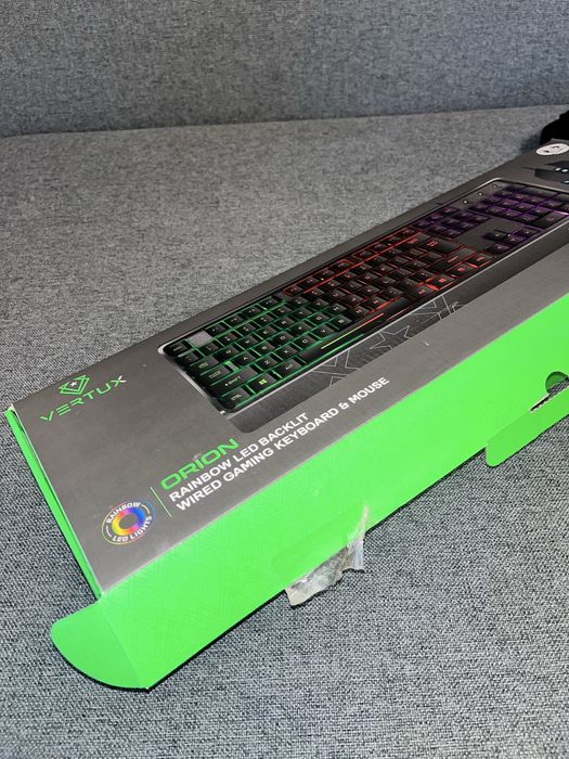 Căști si tastatură gaming