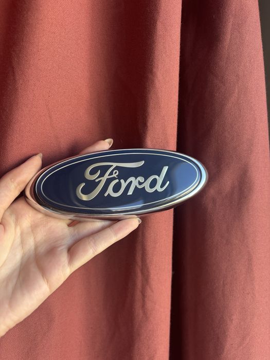 Emblema noua Ford