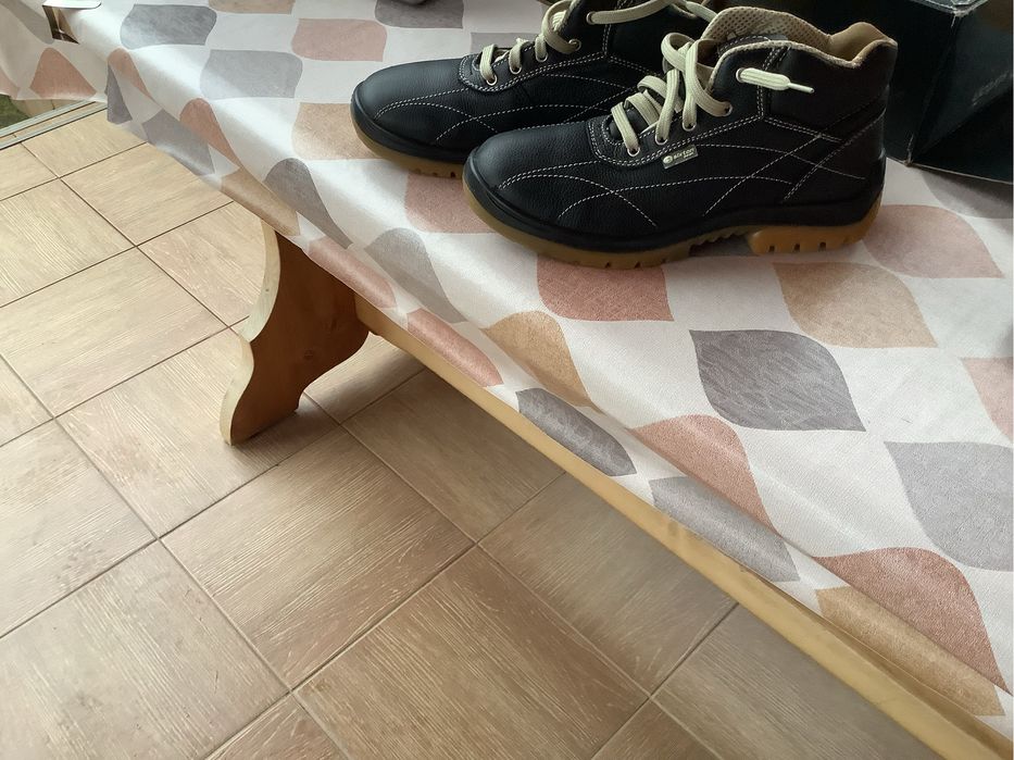 Vind papuci/ bocanci Sixton