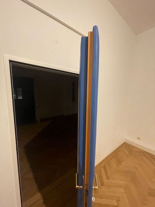 Usa birou  piele albastră