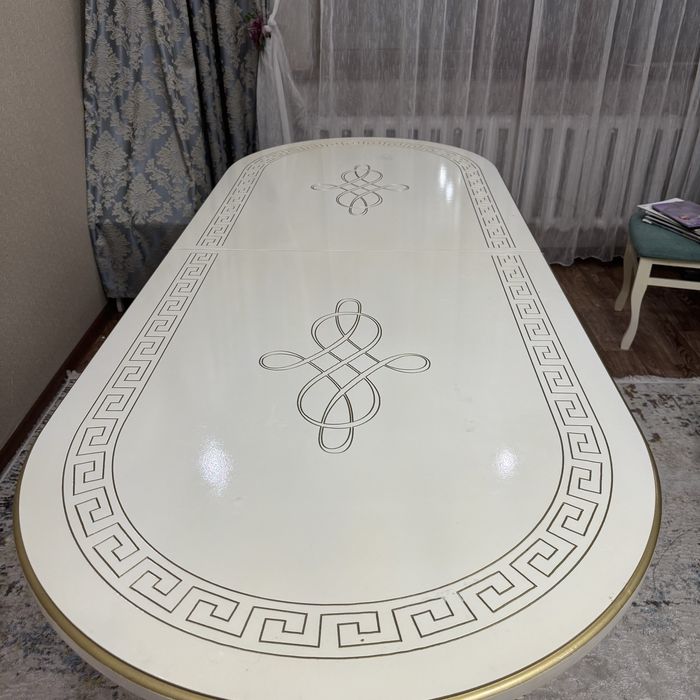 Продам стол овальный