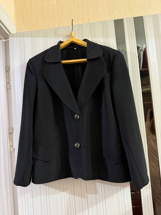 Пиджак весенний Новый чёрного цвета Размер 50 Торг уместен