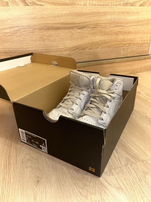 Air Jordan 1 Mid оригинални – размер 40, добро състояние