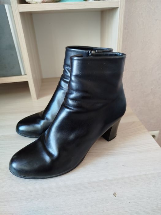 Продам женские ботинки демисезонные