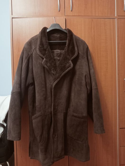 Haină bărbătească din blană de miel naturală.