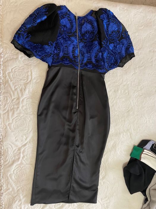 Красивое женское платье