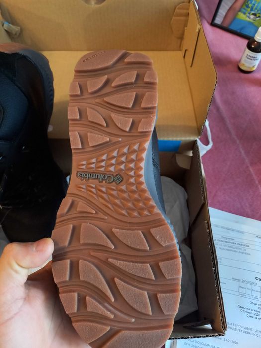 Продавам дамски обувки Колумбия