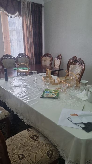 Продается гарнитур стол стулья ковер шторы