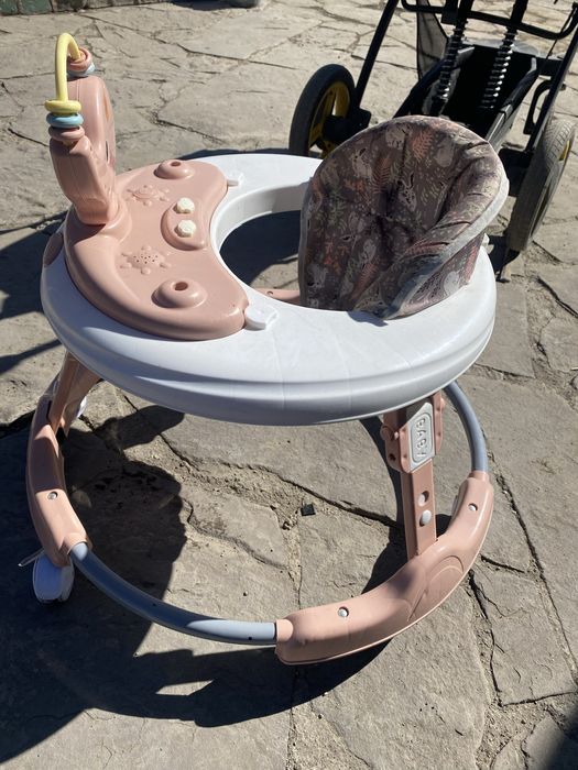 Продаются детские ходунки (для девочки)