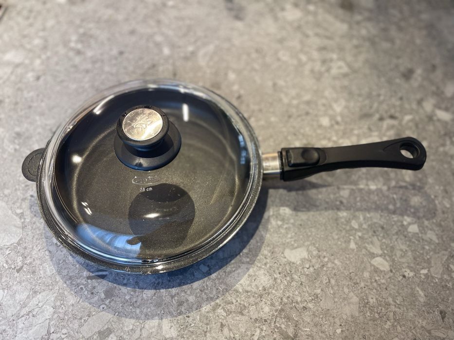 АМТ тиган 26 см незалепващо покритие (бонус капак)