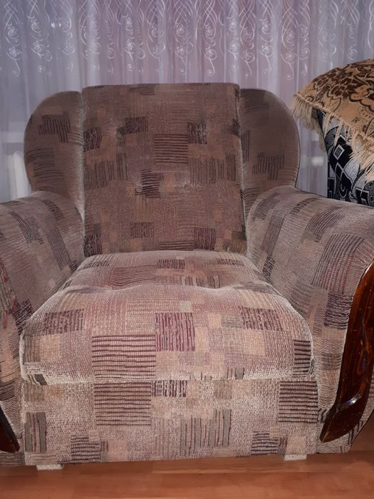 Продам мягкий уголок. Диван и 2 кресла.