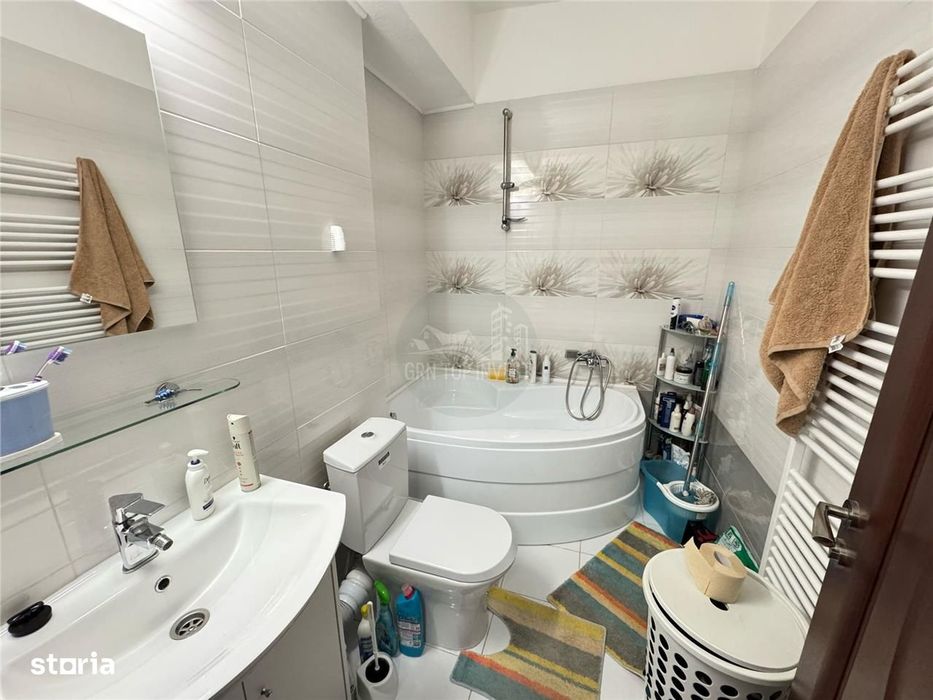 Apartament 2 camere decomandat balcon si parcare Bld Mihai Viteazul