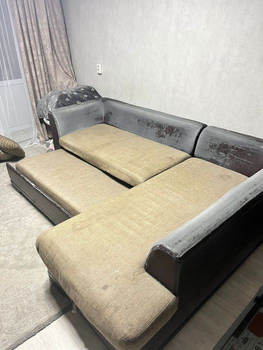 Отдам  диван угловой