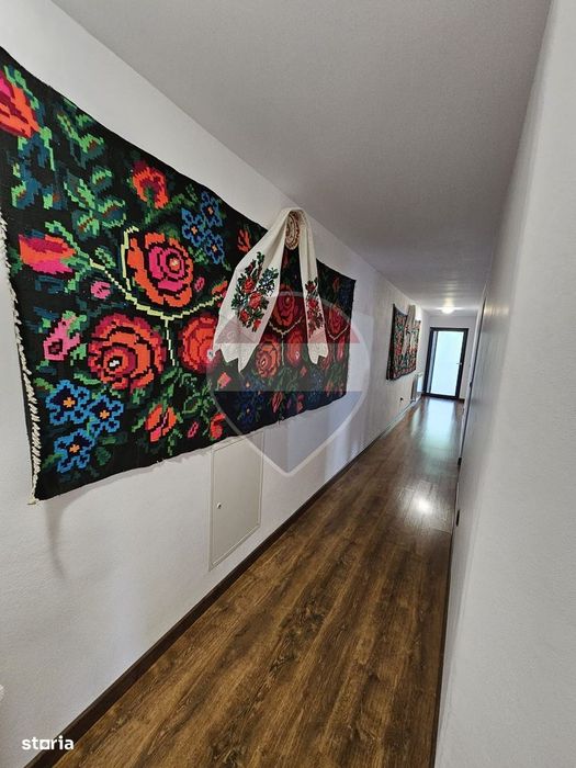 Casă / Vilă cu 9 camere de vânzare
