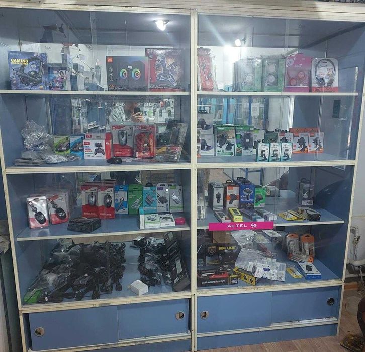 Продаются витрины б/у