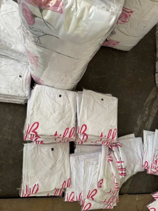 Продажа оптом женских футболок . Оптом . На развес