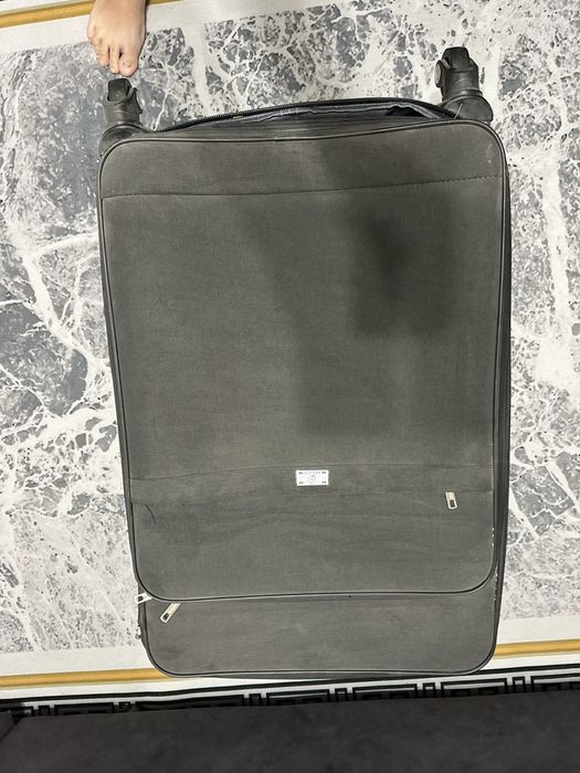 Чемодан на колесиках большой