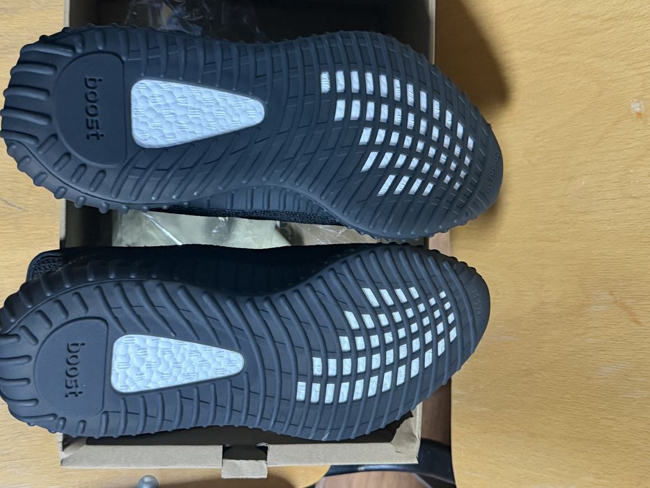 Yeezy boost 360v2 black