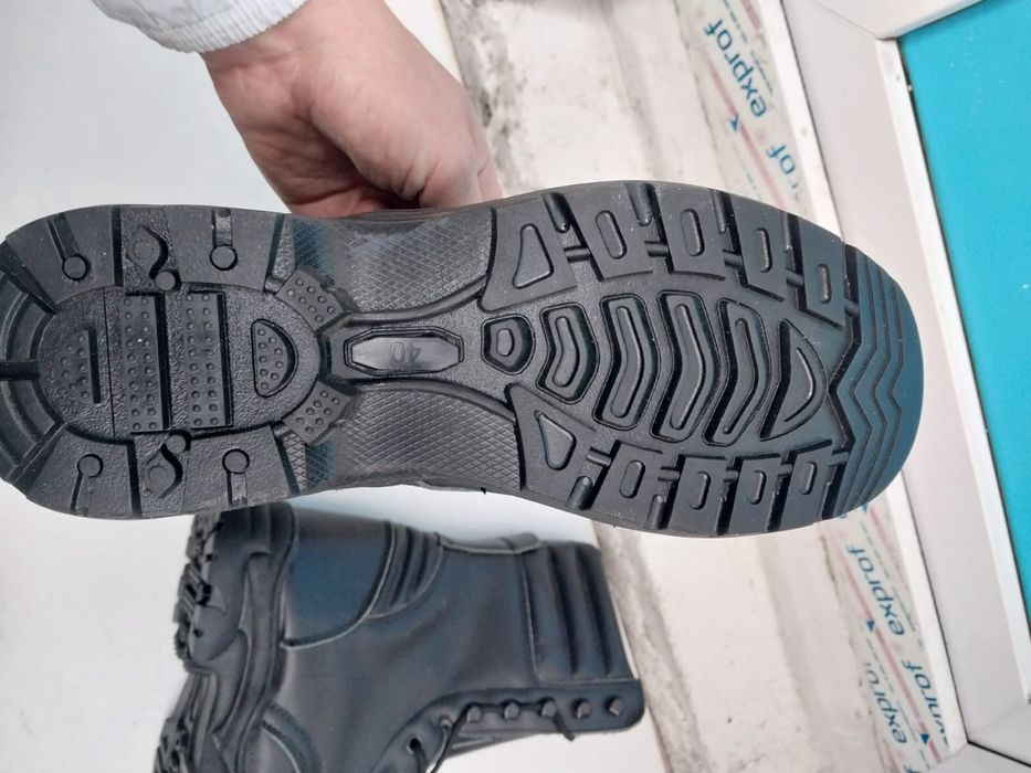 Берцы новые размера 42