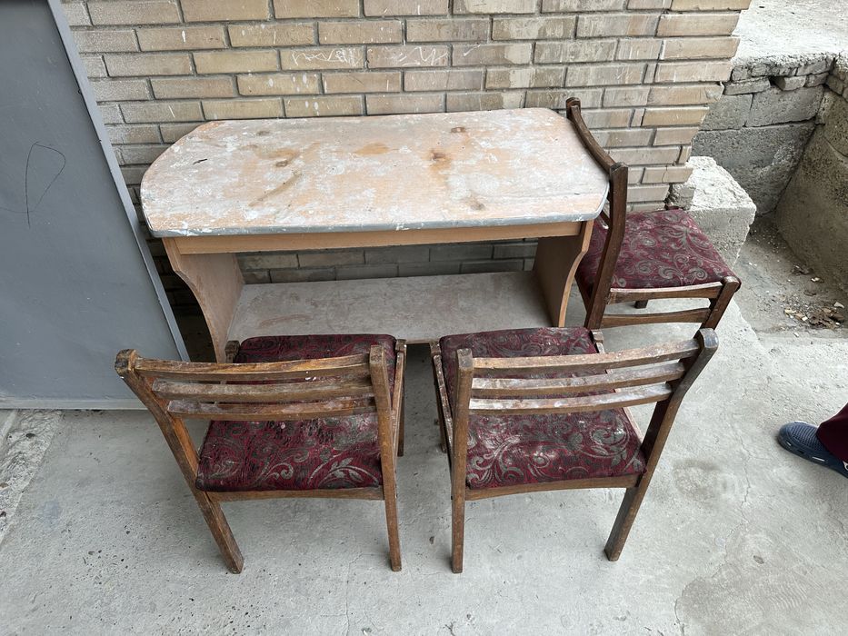 Стол со стульями 200 тысяч сум