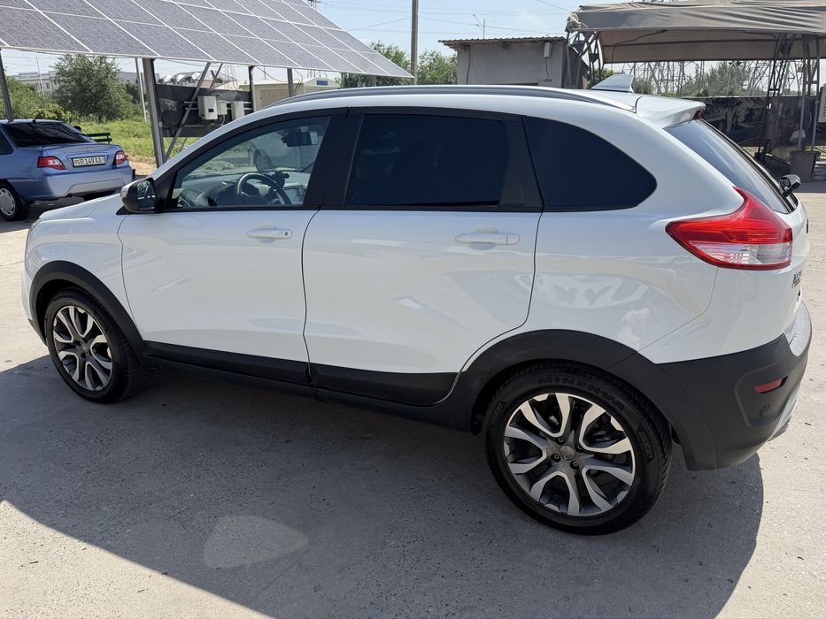 Lada xray cross sotiladi holati ideal bir qul moshina