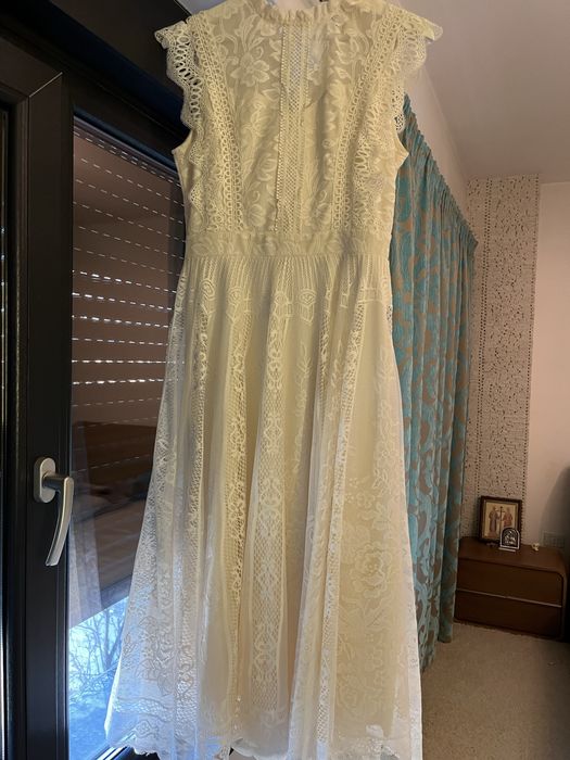 Rochie dantela superbe. Usora si purtata osongura data