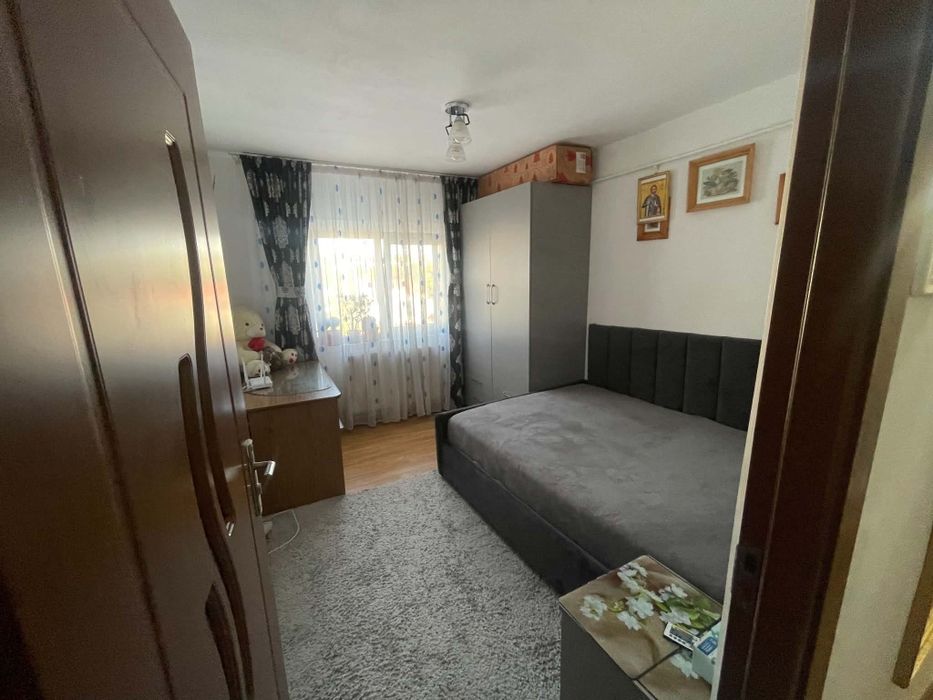 Vând apartament cu 2 camere decomandat