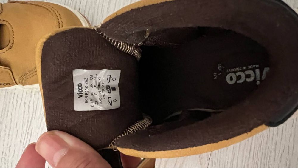 Продаются детские ботинки Vicco