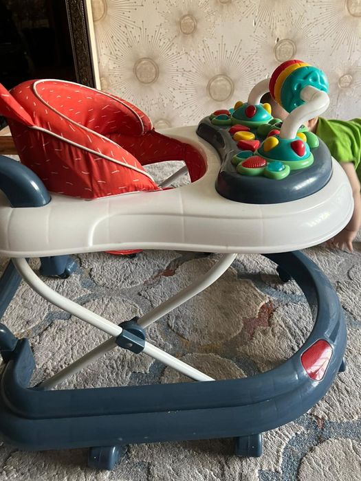 Продам коляску и ходунки