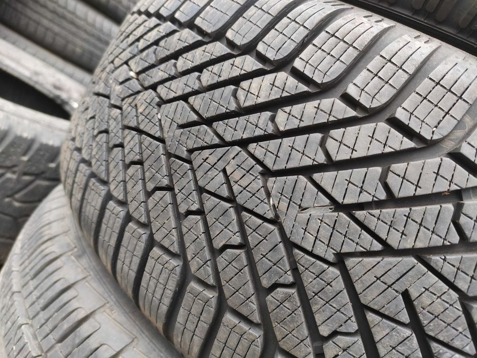 2бр Като нови зимни гуми 225 55 17 - Pirelli - DOT 2024