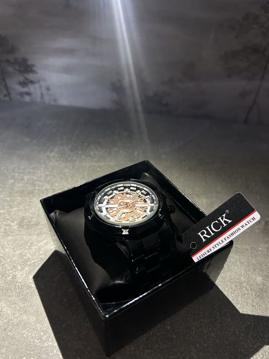 Продам стильные часы Rick