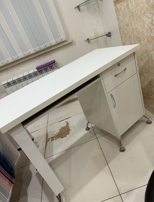 Продам маникюрный стол и кресло