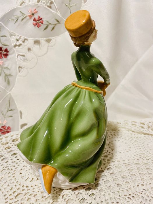 порцеланова статуетка