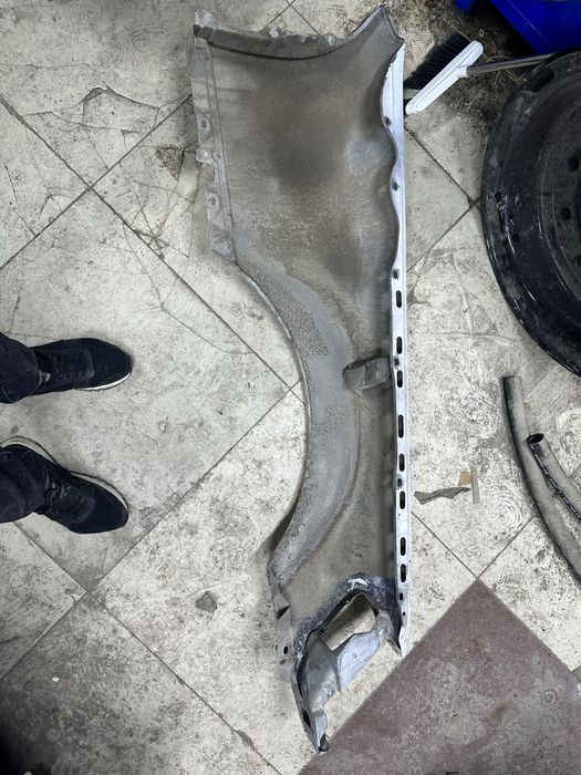 Переднее крыло w140