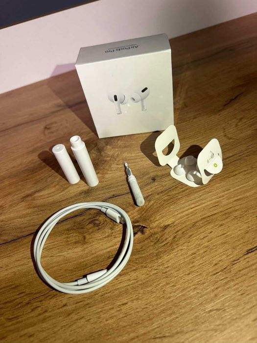 Слушалки Apple AirPods Pro 1st Generation